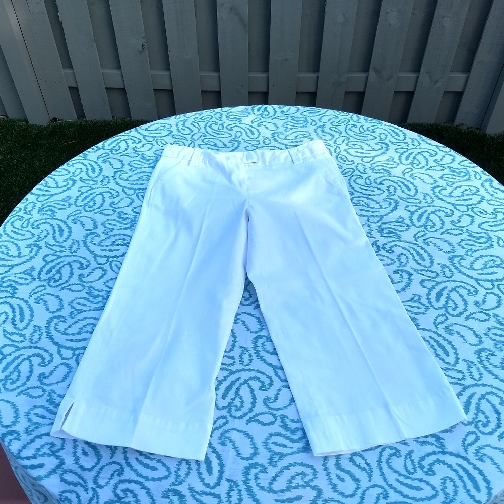 LARRY LEVINE WHITE CAPRI PANTS SIZE 4